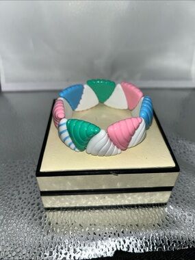 Pastel shell shape bracelet plastic vintage beachy retro summer chunky